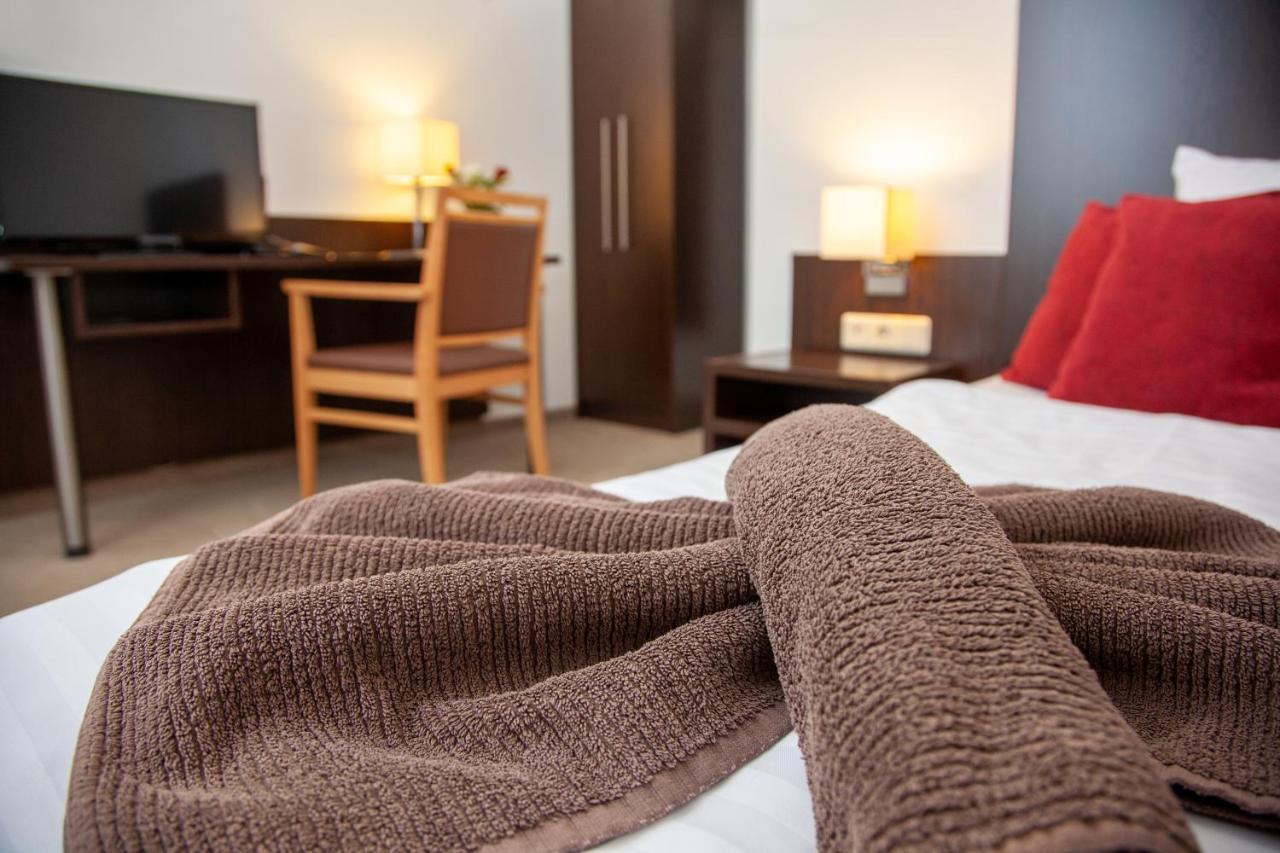 Seehotel Zum Loewen Strasen Kültér fotó